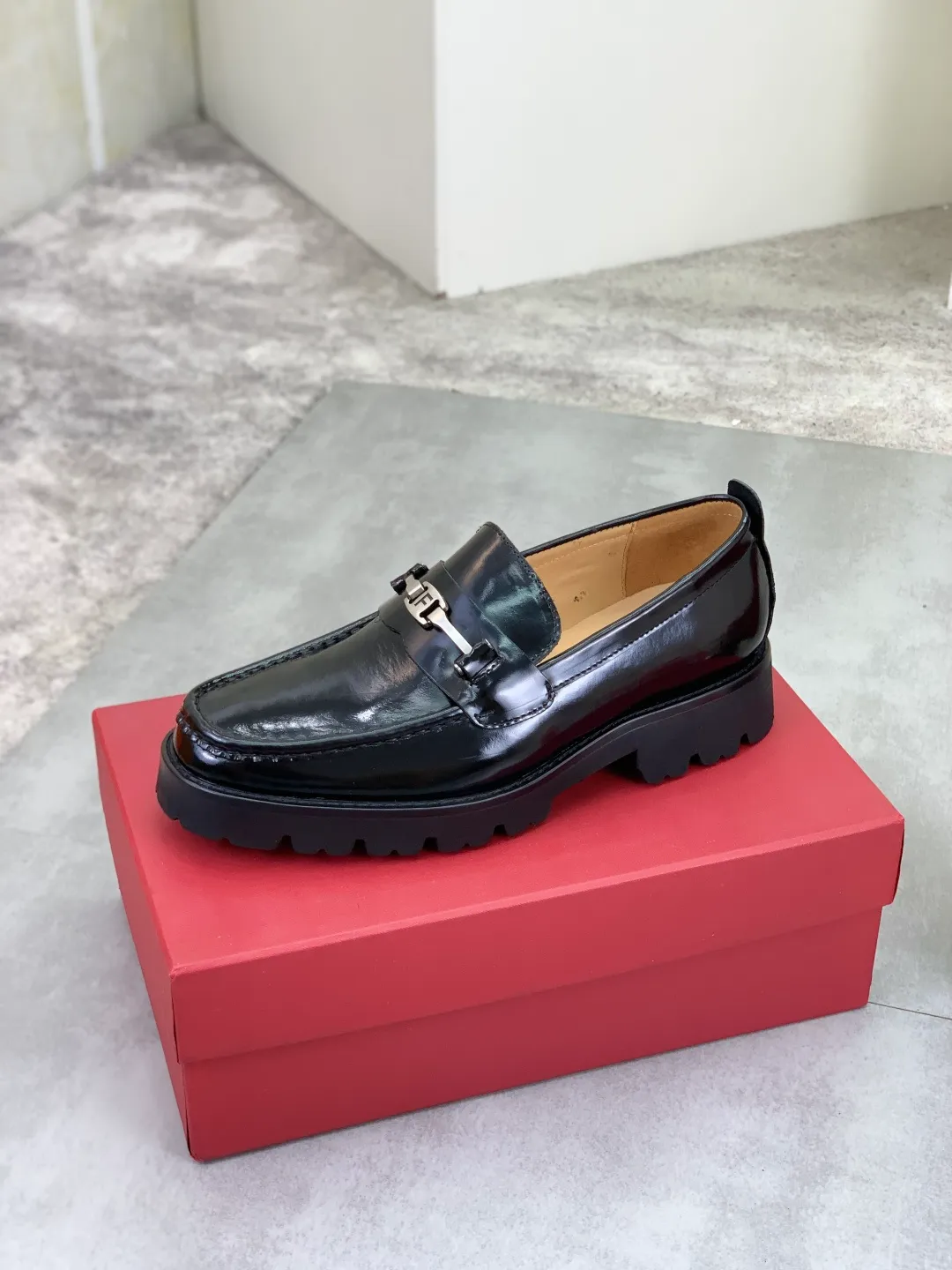 Men's Men's Shoes 💰P480💰[New Style] Water-dyed Niuli 🆘[Salvatore Ferragamo] Ferragamo's latest casual business leather shoes for men! Listed simultaneously! The fabric is made of specially imported original calfskin, and the interior is made of imported water-dyed cowhide. It is absolutely luxurious and leads the fashion trend. Matching code: 38-44 (45 and 46 can be customized) Multiple colors available